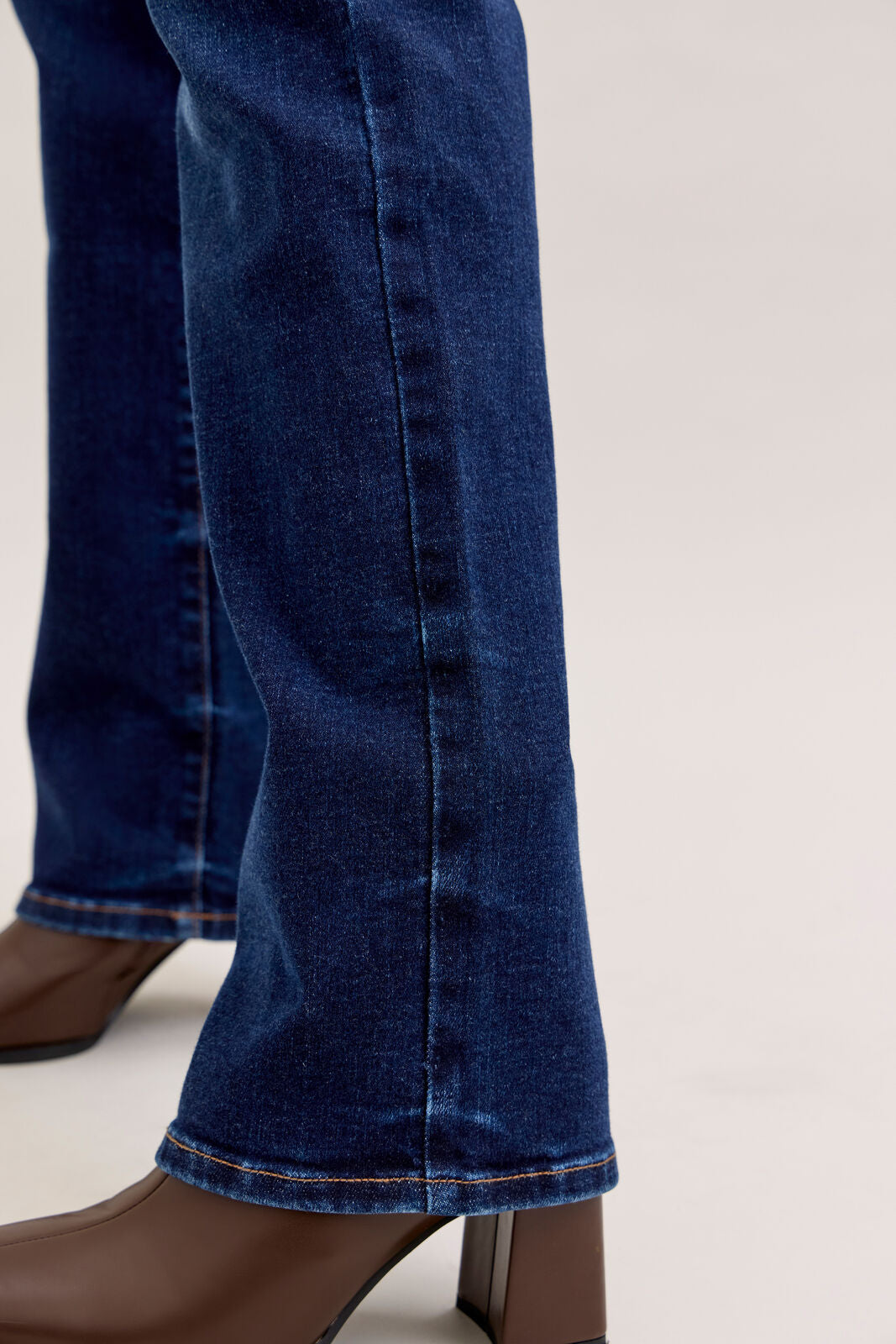 Mid-Rise Straight Jeans - Long