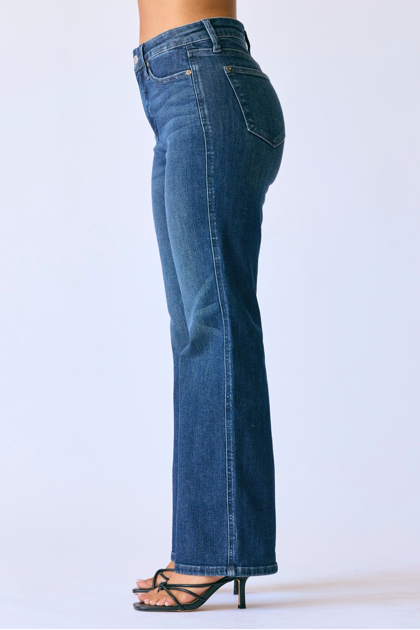 Mid-Rise Petite Straight Jeans