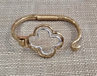 All That Glitz Jewelry - Bracelets Hammered Clover Bracelet w/Two Tone Design